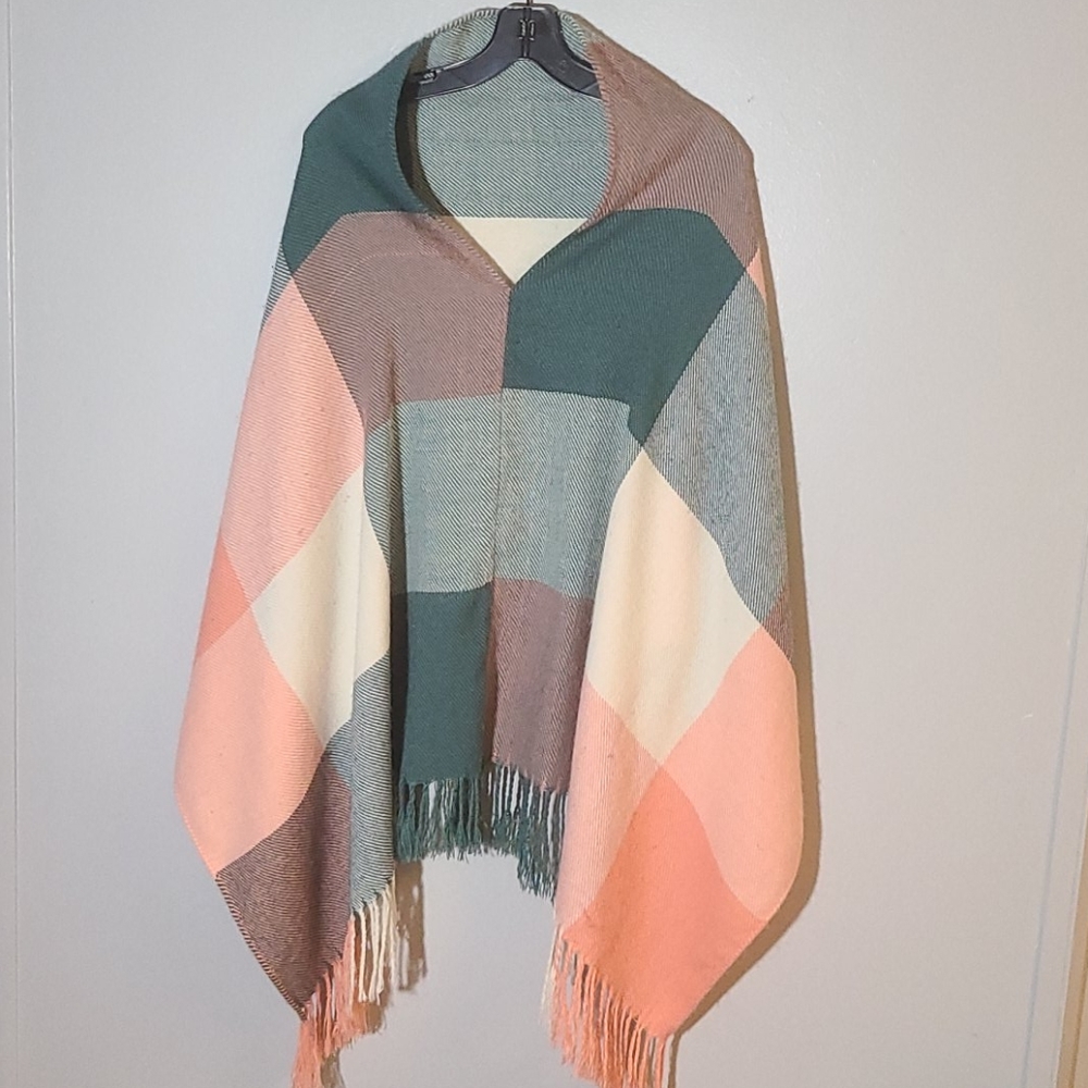 Poncho - Picture 6 of 8